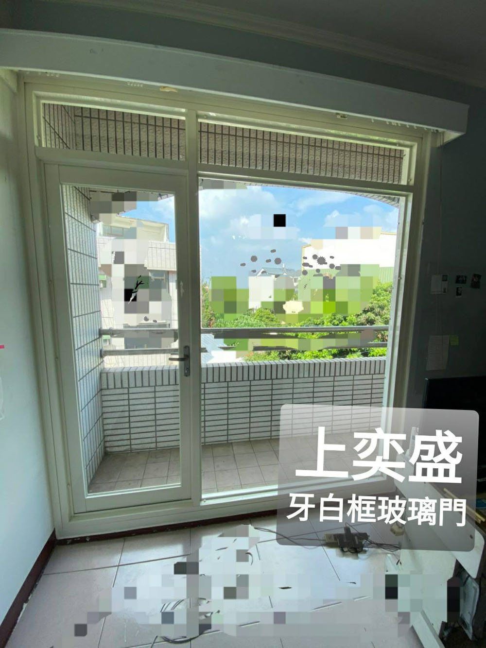 牙白框玻璃門