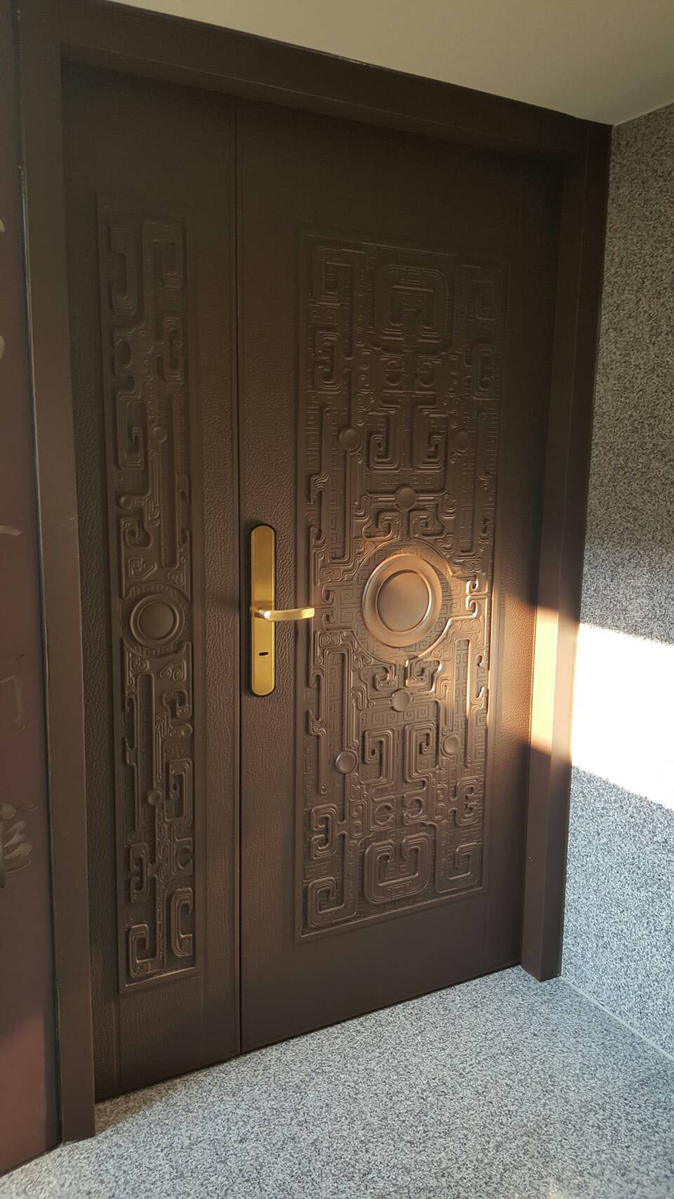 鑄鋁烤漆門 前